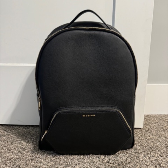 Bee & Kin Nomad Backpack - Picture 4 of 10